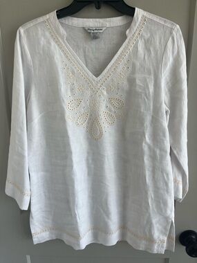 Tommy Bahama Beaded Embroidered White Embroidered V-Neck Linen Top xs like new